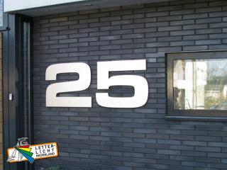 Huisnummer freesletters